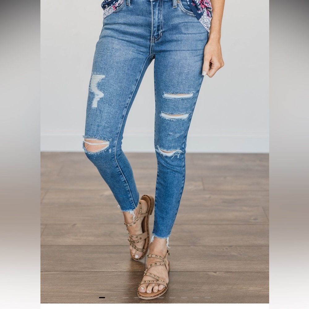 These are Just USA brand distressed skinny jeans from the Pulse boutique size 6